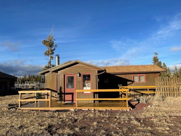 Guest Cabin * Near Yellowstone * Mountain View